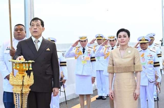泰国后宫百花齐放,72岁泰王出手稳准狠,成功架空苏提达王后