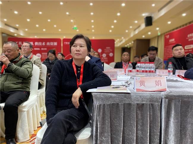 杭州熹御服饰：索扣女装推动时尚潮流，打造高品质女装羽绒服