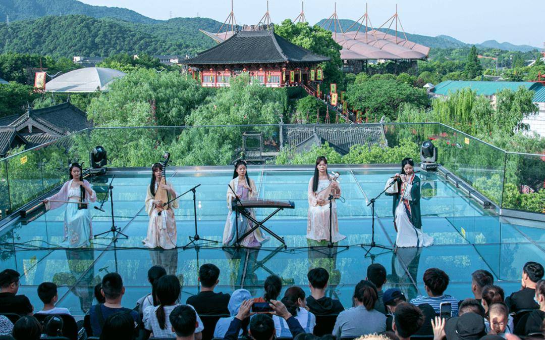 五一翻红后，宋城演艺暑假“憋大招”？